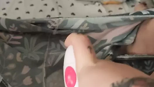 Bugün sadece bir oyuncak ve bir el kullanmak