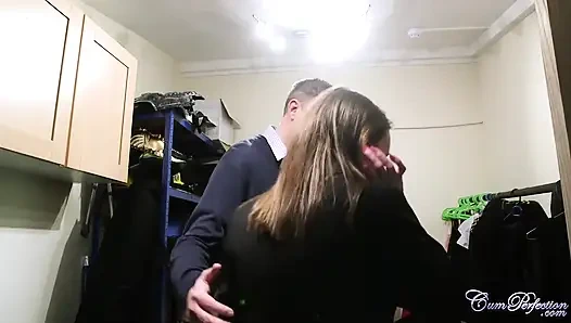 Hırsızı cezalandırıyor