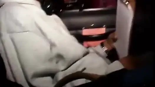 Klasik amcık yalama amcık kafeste sikişiyor