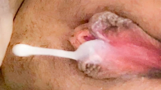 Evet küçük sıkı pembe amcığımı sikebilirsiniz ama beni hamile bırakmanız ve döllemeniz gerekiyor lütfen beni dölle