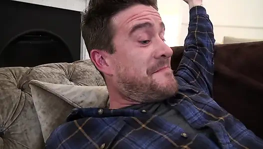 İri göğüslü üvey kız büyük yaraklı üvey babası tarafından sikiliyor