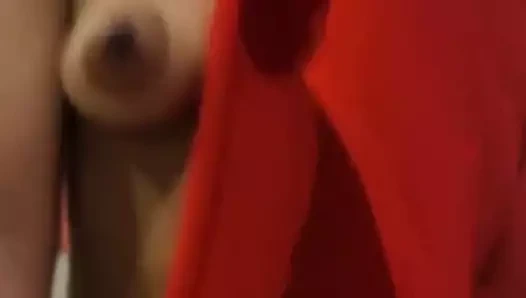 Kırmızı tesettürlü sikişiyor