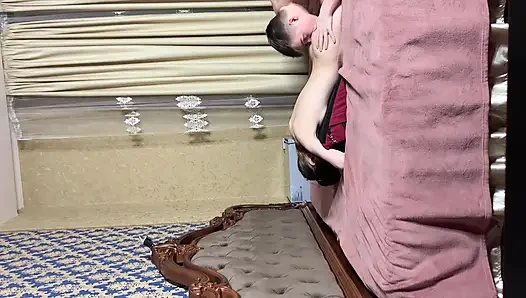 Tüylerinin diken diken olduğunu hissetti