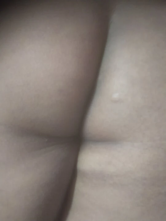 Hintli evli kadın anal sikişiyor