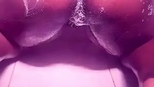 Nyazim kendimi filme alırken banyo yapıyor ve ayar yapıyorum