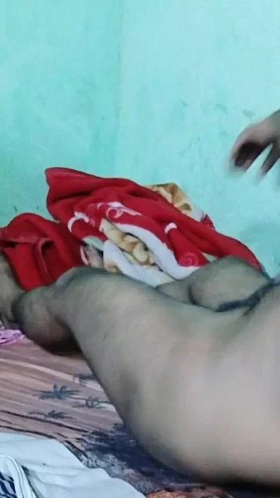 Güzel seksi Hintli azgın evli kadın sakso çekiyor ve biniyor, domaltmalı | Klip 1