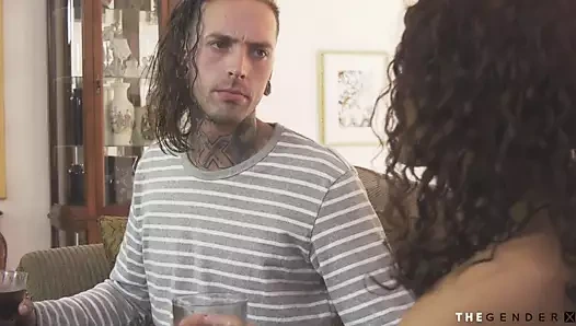 Genç trans güzellik yasak aşka teslim oldu