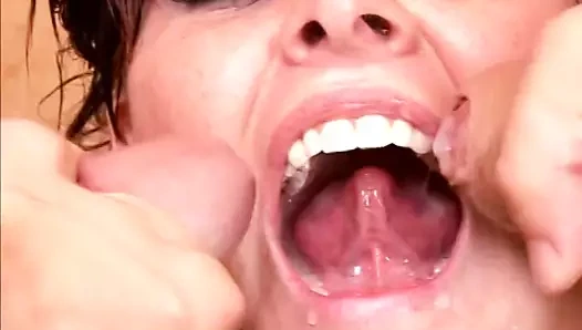 sürtük esmer fahişe alır büyük horoz içinde ona geniş ve güzel göt