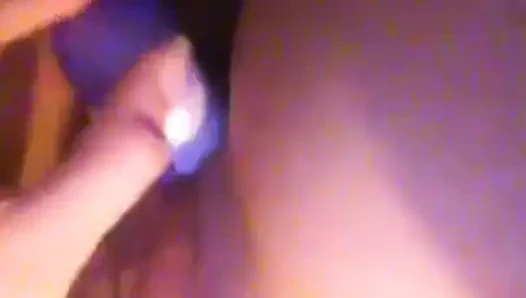 Benimkini istiyor. bana gösteriyor