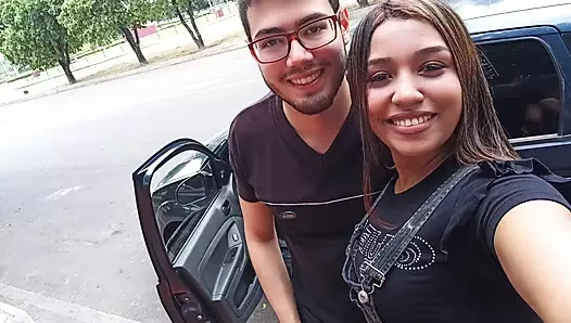 New York, Amerika Birleşik Devletleri'nden 18 yaşındaki esmer büyük sarkık memeler, üvey kardeşinin büyük aletini sikiyor