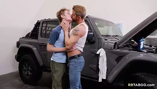 Üvey babaya kızmak iyi bir sikiş verir