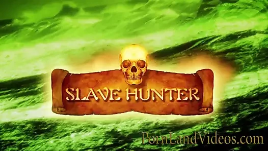 Yüksek topuklu ve file çoraplı sarışınlar seks oyuncakları olarak kullanılıyor