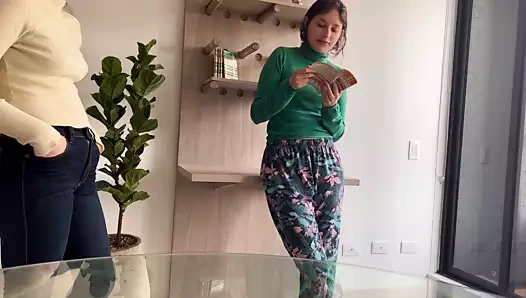 Üvey annemle tartışıyorum ve beni çok iyi cezalandırıyor