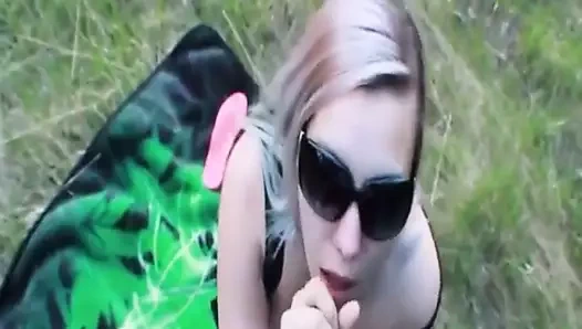 Sıcak sarışın alır bir yüz cumshot dışında tarafından the rad