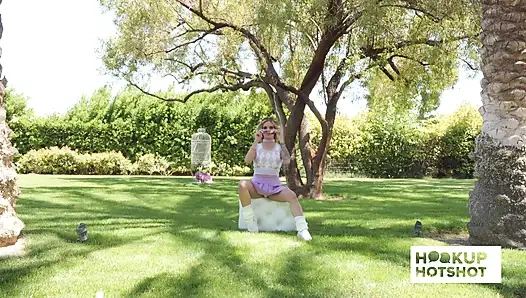 Bts - Jesse Pony açık havada fotoğraf çekiminde neredeyse çıplak poz ediyor!