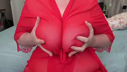 Büyük doğal göğüslerime boşalmak ister misin?