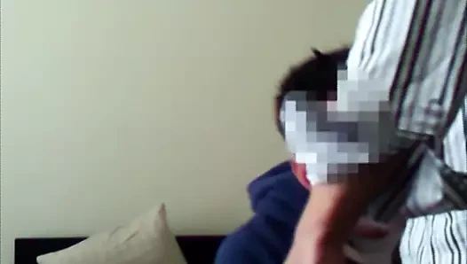 27yo adam beni emiyor