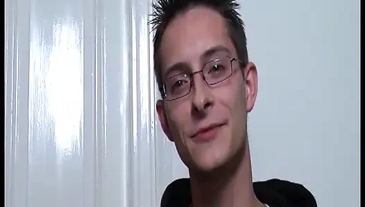 Karımı daha genç ve sıkı bir amcık için değiştirdim