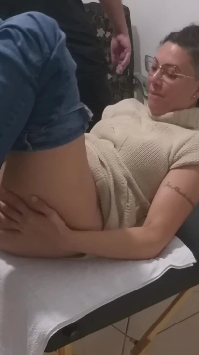 Gerçek bir proktolog tarafından rutin anal muayene. | Klip 3