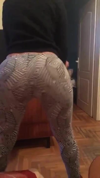 Zvezdana striptizeta  se guzi za insta