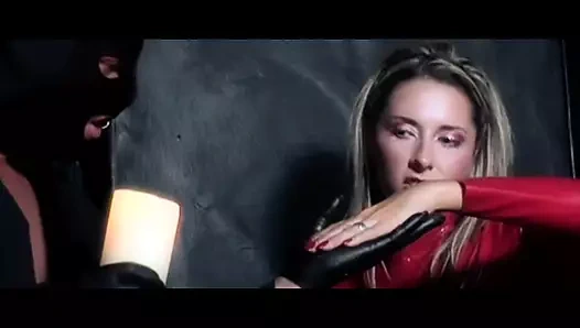 Bazı yaramaz Almanlarla özel bir lateks gösterisi