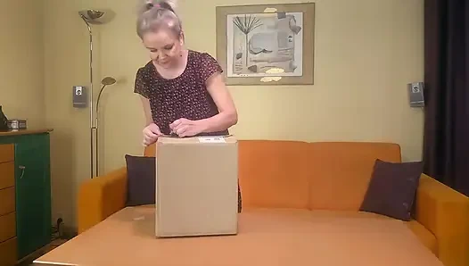 Birisi kapıma büyük bir hediye bıraktı