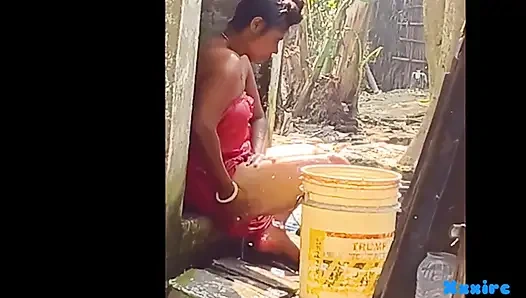 Hintli kadın büyük memeli büyük göğüs