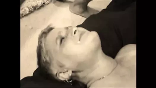 İngiliz nine becerdin #2 (yeniden renklendirilmiş)