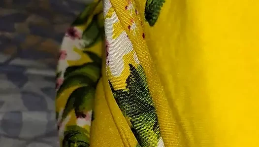 Ateşli Hintli seks madhu yenge kırmızı dudaklarını sert sikiyor