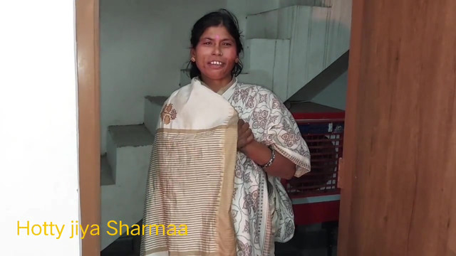 Desi Amma ki Saree utar kar nangha kiya aur zabardast choda