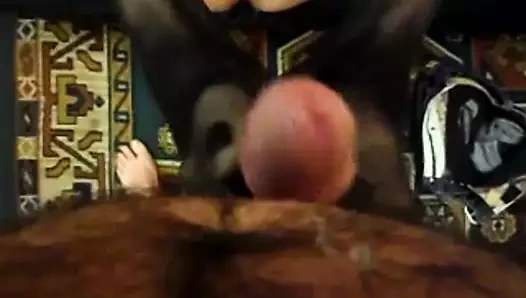 Yarağının üzerinde ipek çoraplar