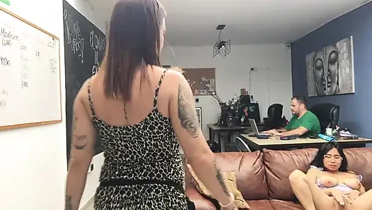 Arkadaşlarım ofisimde sikiliyor.