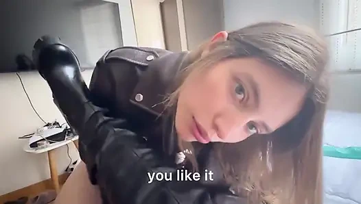 Deri fetişi seven iki kadın