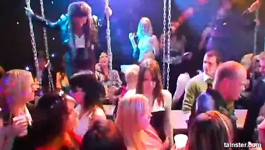 Sıcak porno alma büyük yarak at swinger parti