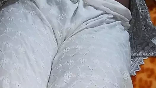 Bir odada Hintli kızla romantizm.