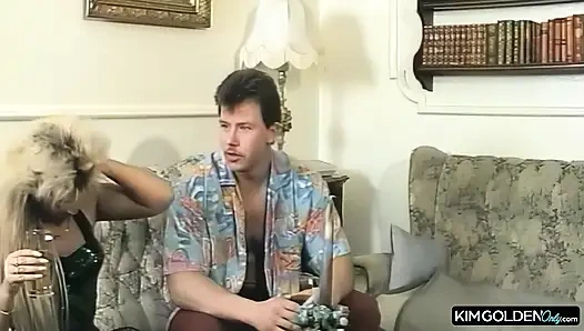 Heisser Couch-Fick mit leidenschaftlicher Bruenetten