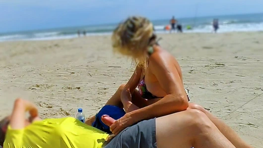 Herkesin önünde tekrar cum!