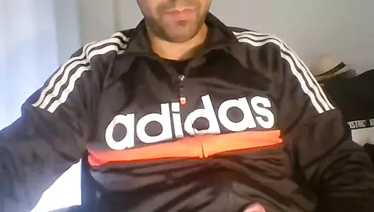 Sevimli adam bir kaltak için masturbasyon yapıyor