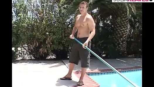 Orta yaşlı seksi kadın canavar bir yarak üzerinde sıkı götünü sektiriyor ve büyük bir boşalma