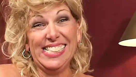 Seksi göt milf sarışın gets ona kedi becerdin Hardcore