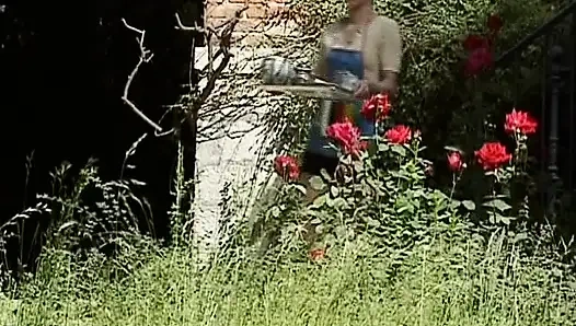 Alman bebekler açık havada sert anal seks yapıyor