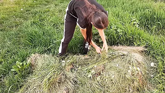 Köyde komşumun amına mastürbasyon yaptım ve o benim için yaladı - lezbiyen illüzyon