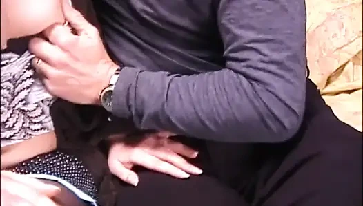 Amatör büyük memeli tombul amcık maskeli sikişiyor