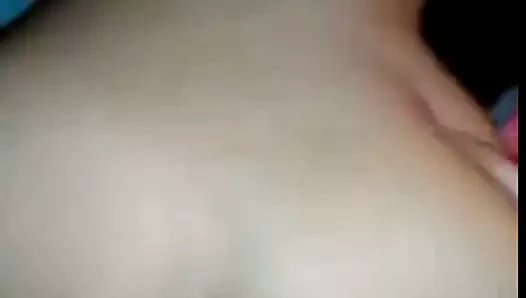 Vulve retapissee de sperme en sextape