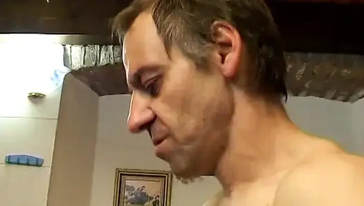 Nine yatakta seks yapmayı seviyor