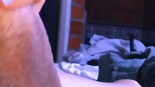 Üvey kızı, üvey babası dairesinde ona her emir verdiğinde ne kadar heyecanlandığını gizleyemedi.