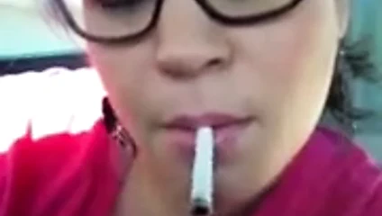 Gözlüklerimde kumlu yardish deve sigarası