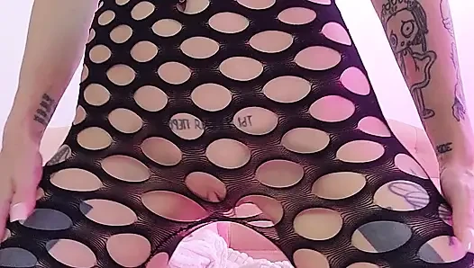 Dövmeli Kızıl Saçlı Tanrıça File Çorapla Amını Azdırıyor Ve Oynuyor