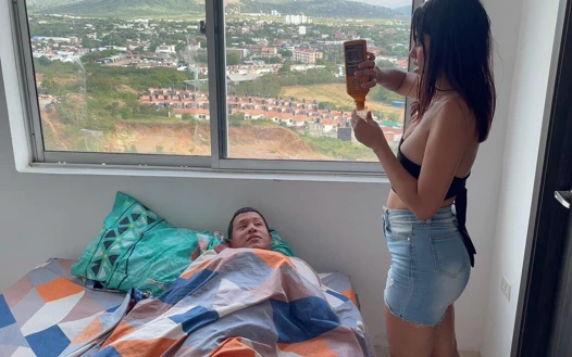 Büyük üvey erkek kardeşim hasta ve iyileşebilmesi için ona hayatının sikini veriyorum.