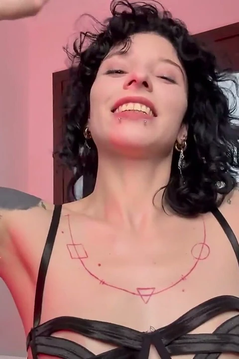 Taze şalvarlı koltuk altıma mastürbasyon